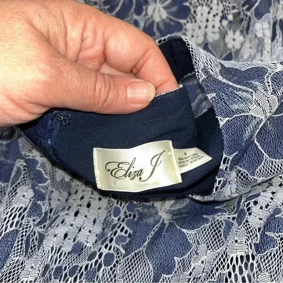 Eliza J Lace, sleeveless, v-neck, Belted, Midi Dress, zip back, 3 layer lining - Picture 12 of 12